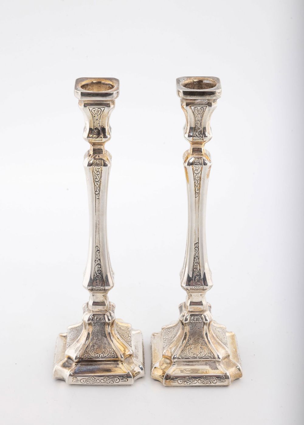 A PAIR OF STERLING SILVER SABBATH CANDLESTICKS. Italy, modern. By Beneditti. Classical form. 
