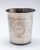 A RARE AND EARLY SILVER "LECHAIM" CUP Poland, c. 1830. Hand engraved with cartouche encircling תמונה - 1