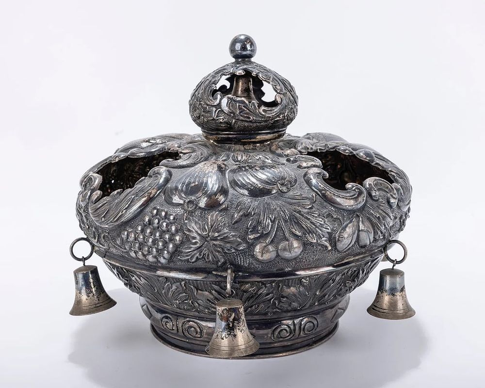 A SILVER TORAH CROWN. Hungarian, 20th century. Chased with fruits, scrolls and other organic 