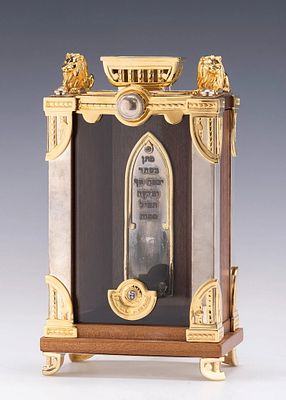 SWED MASTER SILVERSMITHS. (Jerusalem, c.2000) SILVER AND WOOD CHARITY CONTAINER. On four gilded 