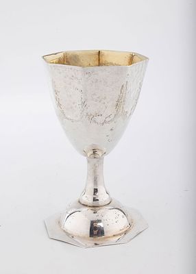 A LARGE HAND MADE STERLING SILVER KIDDUSH CUP BY SHILOH. Israel, c. 2000. On a round octagonal 