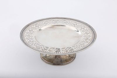 A STERLING SILVER FOOTED TAZZA BY TIFFANY AND COMPANY. New York, c. 1950. On a domed base that 