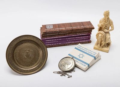 A GROUP OF ISRAELI - JUDAIC COLLECTABLES. Including several sets of Israeli mint coins, an acid 
