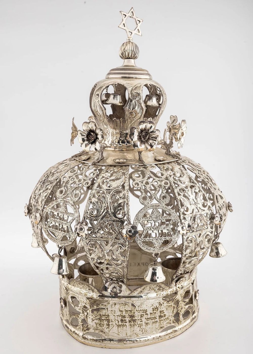 A MASSIVE STERLING SILVER TORAH CROWN. American, early 20th century. Traditional in shape with 