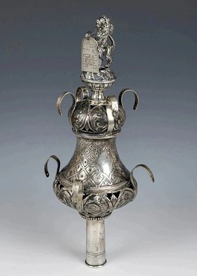 A MAGNIFICENT SILVER TORAH FINIAL WITH LION ANTIQUE JUDAICA. A SINGLE TORAH FINIAL. Germany, c. 
