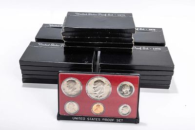 A COLLECTION OF AMERICAN COINS PROOF SETS FROM THE 1970s. A COLLECTION OF PROOF SETS FROM THE 