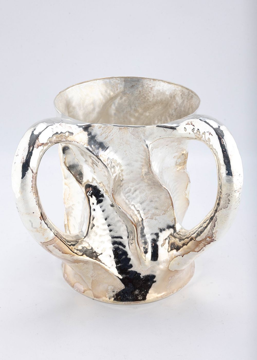A HANDCRAFTED STERLING SILVER WASHING CUP BY PAMPALONI SILVERSMITHS, Firenze, modern. In 
