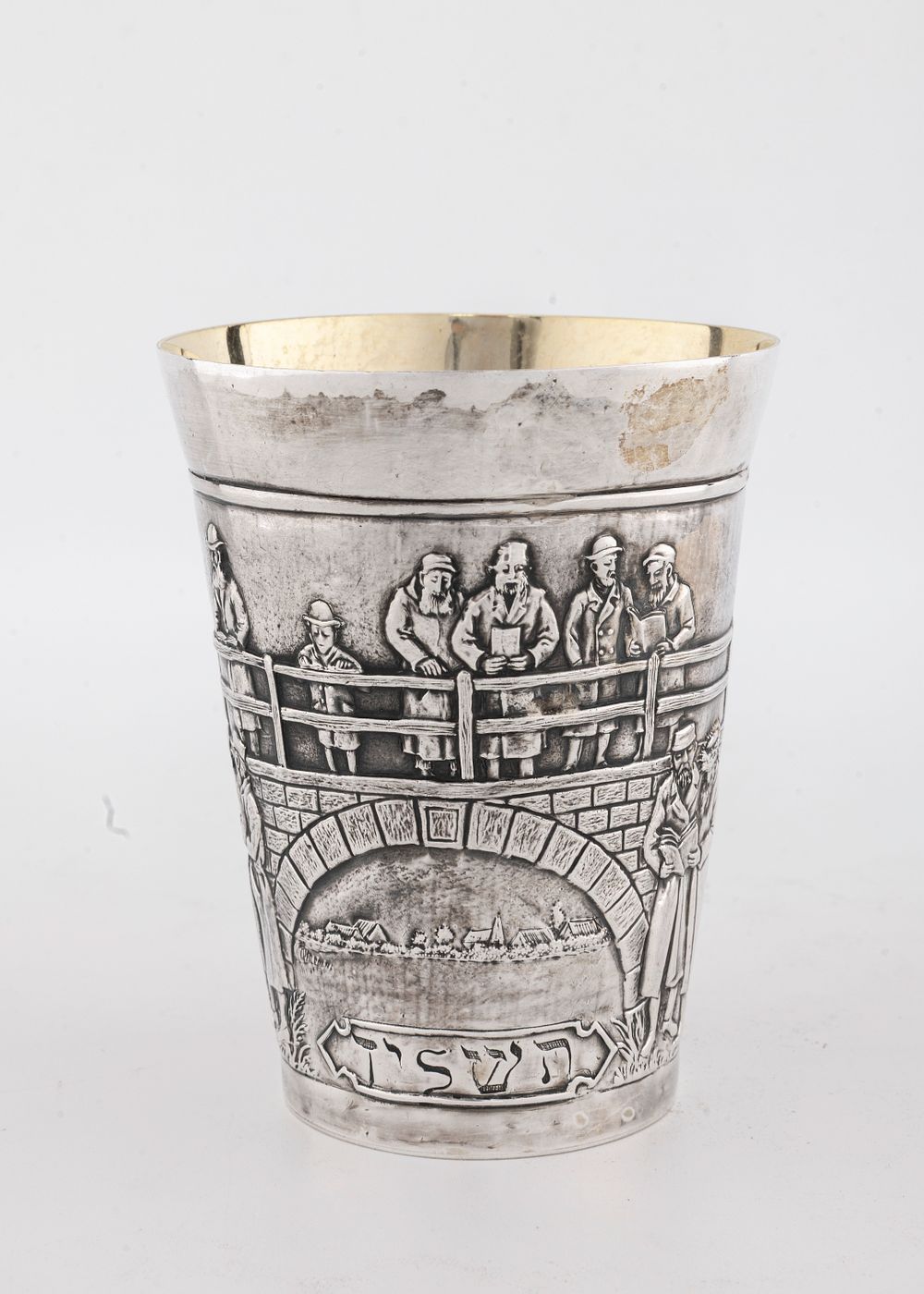 A STERLING SILVER ROSH HASHANAH CUP BY HENRYK WINOGRAD. New York, 1992. . Decorated with scenes 