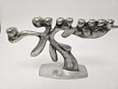 A LARGE ALUMINUM MENORAH SCULPTURE BY DON DRUMM (American, b. 1935). Abstract in design on תמונה - 2