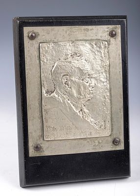 AN EARLY PLAQUE OF DIZENGOFF BY MOSHE MURRO. Jerusalem, c. 1920. Silverplated side view of Meir 