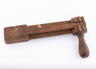 A HAND MADE WOODEN GRAGGER NOISEMAKER FOR PURIM. Probably American, c. 1940. With baluster 