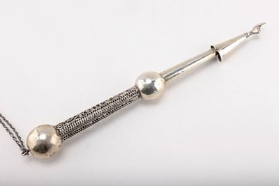 A STERLING SILVER FILIGREE TORAH POINTER. New York, c. 1920. Composed completely of finely spun 