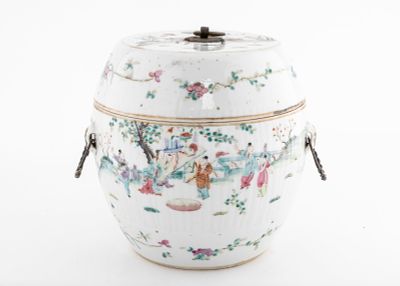 ELEANOR ROOSEVELT ESTATE - A HAND PAINTED COOKIE JAR. China, c. 1900. Hand painted with 