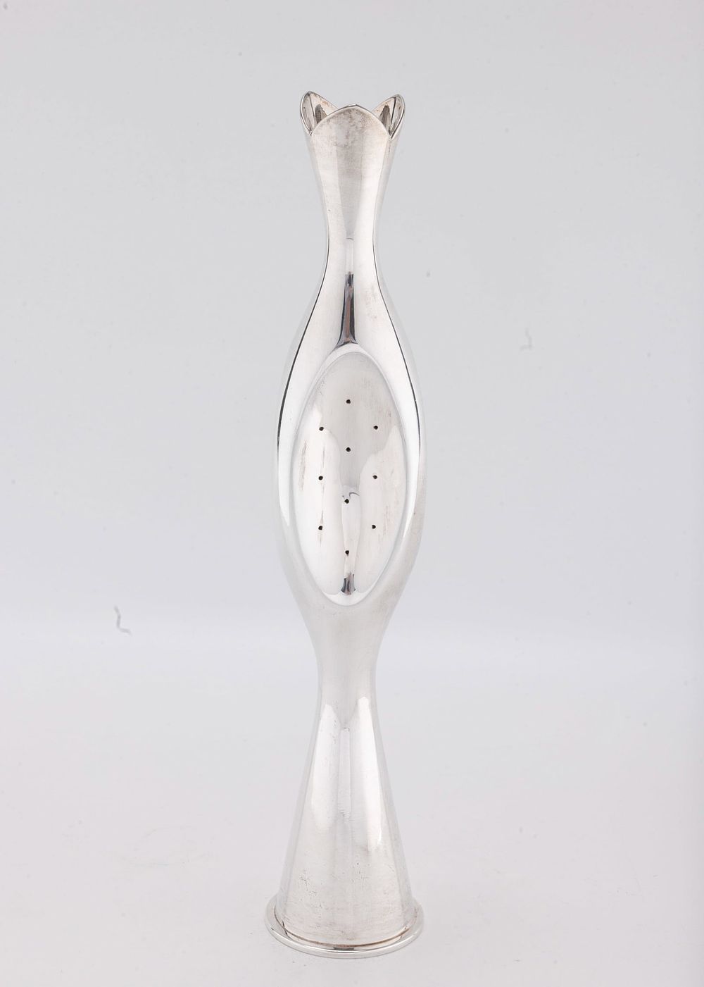 A RARE SILVER SPICE TOWER BY ZELIG SEGAL. Israel, c. 1990. On an inward tapering domed base. In 