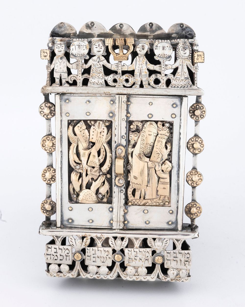 A MAGNFICENT SILVER AND GOLD MEZUZAH BY ILYA SCHOR. New York, c. 1950. Magnficently crafted. 