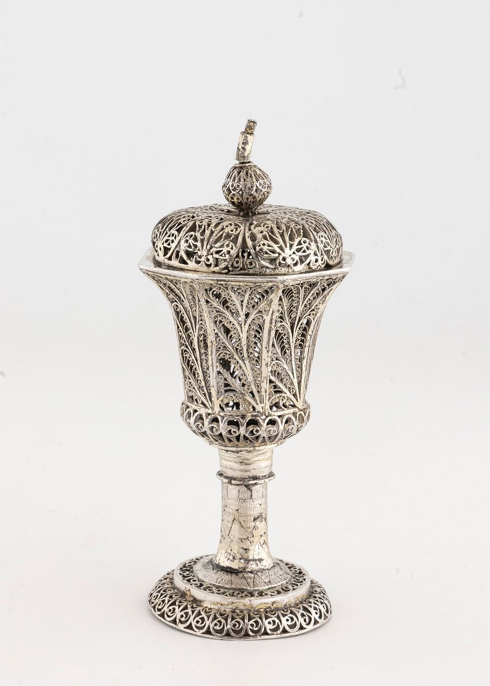 A SILVER SPICE CONTAINER. Russia, 1860. Traditional form. With urn shaped upper portion. 