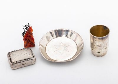 A SILVER HAVDALAH SET Germany, c. 1890. Small form. Including a snuff box (1.5" wide), a cup 