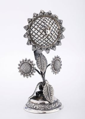 A LARGE AND HEAVY SILVER SPICE CONTAINER IN THE SHAPE OF A SUNFLOWER. Probably Portugal, 20th 