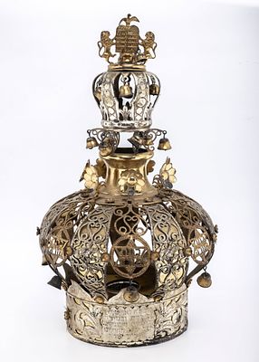A MONUMENTAL STERLING SILVER TORAH CROWN. American, c. 1935. Tradtional form. Hand wrought and 