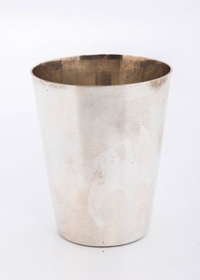 A STERLING SILVER KIDDUSH CUP BY MICHAEL ENDE. Jerusalem, c. 1990. Israel, C. 1990.Beaker form. 
