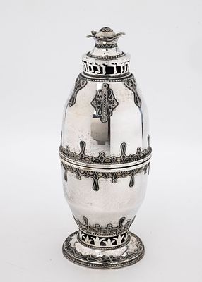 A LARGE STERLING SILVER ETROG CONTAINER. Israel, last half 20th century. Standing form. With 