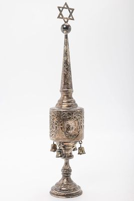 A LARGE STERLING SILVER SPICE TOWER BY ARON TEITELBAUM AND SON. London, 1964. On a round base 