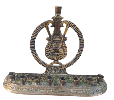 חנוכיה פליז ישראל שנות ה 50-60 
גובה 13 סמ 
אורך 18 סמ