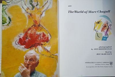 ספר "The World of Marc Chagall" (העולם של מארק שאגאל) מאת רוי מקמולן.
הספר, שיצא לאור בשנת 