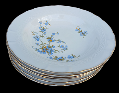 סט 6 צלחות פורצלן עם דוגמת פרחים כחולים, מתוצרת חברת Tognana האיטלקית. 
הצלחות עשויות מפורצלן 