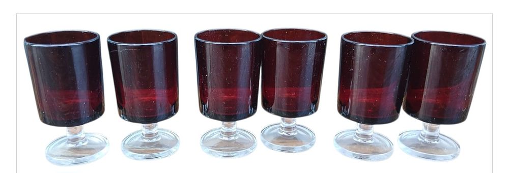 סט 6 גביעים מאמצע המאה ה 20 תוצרת צרפת גובה 7.5 סמ
מצב מושלם