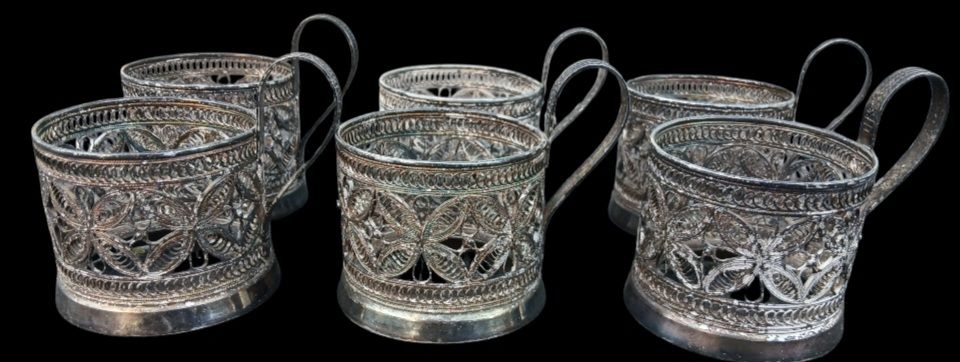 סט של 6 מחזיקי כוסות ציפוי כסף 
גובה כולל ידית 8.5 סמ 
קוטר 7 סמ