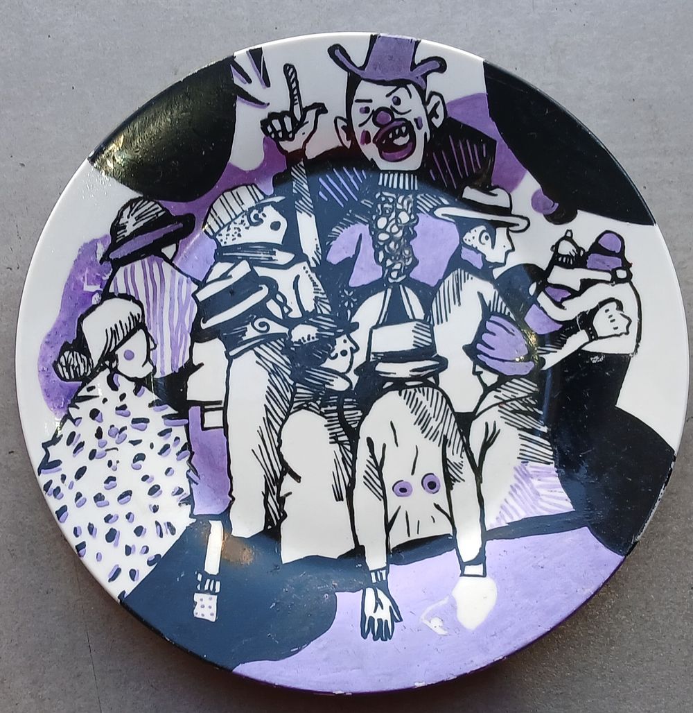 ציור אקריליק על צלחת קוטר 19 סמ . ZIVINK אמן גרפיטי (1988), צייר ומאייר. 
בוגר מכללת מוסררה 