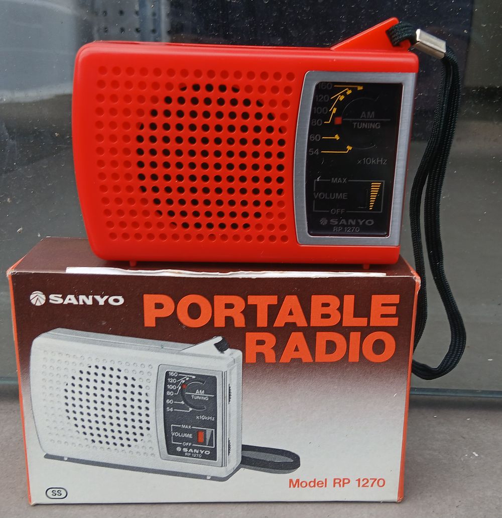 טרנזיסטור וינטג באריזה המקורית 
לא היה בשימוש