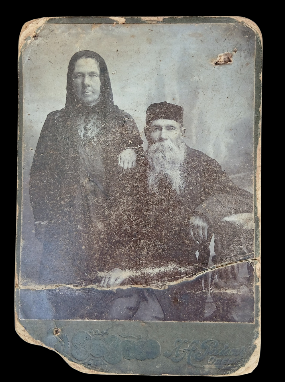 צילום קבינט רב יהודי ורעיתו ארופה סוף המאה ה 19 
מידות 11X16 סמ
