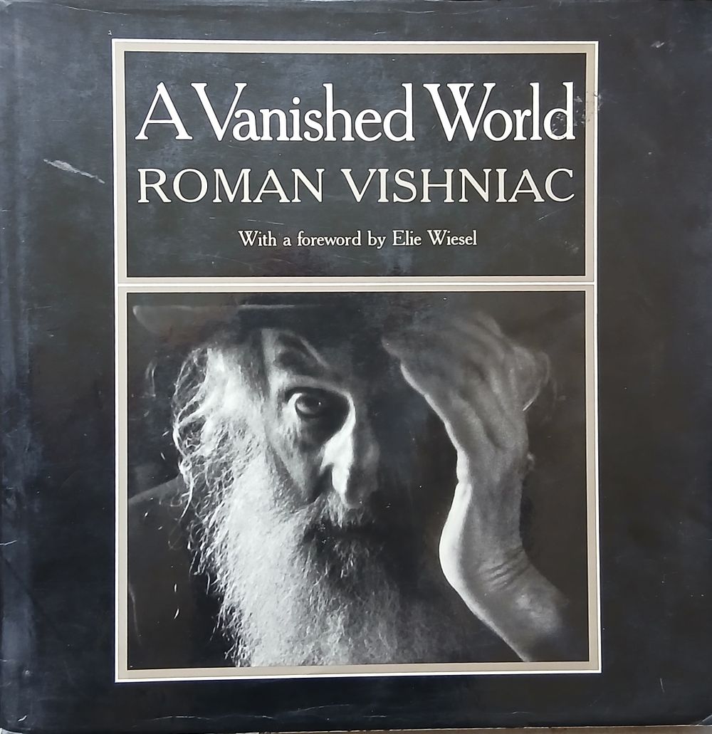 רומן וישניאק, A Vanished World - אלבום צילומים ענקי. This is the first book to offer a 