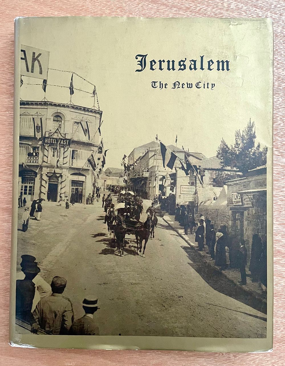 צילומי ירושלים הראשונים: העיר החדשה - אלבום בעריכת אלי שילר. פורמט אלבומי הכולל מעל 120 הדפסים 