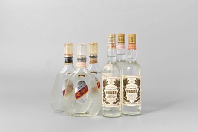 Gaolang liquor. 陳年高粱酒六隻紅標78 年/83 年/72 年、白金龍86 年10 月三瓶 600ml&times;3(57-59%vol)/600ml&times;3(56%vol)