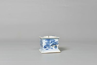 Candlestick. 明 , 燭台 Dimensions: 9.5 x 8 cm