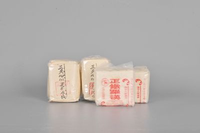 2 Boxes of Iron Arhat,2 Boxes of Narci Us. 鐡羅漢紙包二包正天岩水仙紙包二包1980 年代祥興茶 157g&times;2/82g/76g (include 