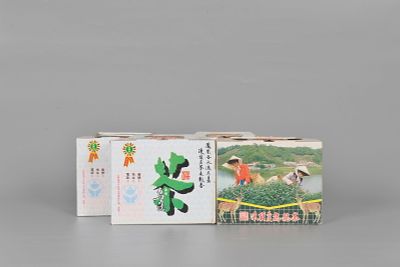 Dong Ding Tea,4 boxes. 鹿谷凍頂烏茶禮盒四包, 1980年代 725g&times;4(include the box) Weight: 725 g