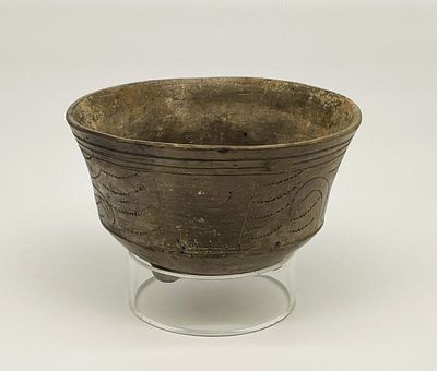 Pre-Columbian Mayan Incised Pottery Bowl with tripod feet and rare double bottom | Decorated