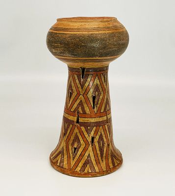 Pre-columbian Cocle Panamanian Pedestal Bowl. Pre-columbian Cocle Terracotta Polychrome Pedestal