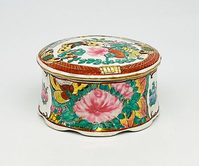 Vintage Chinese Macao Enameled Porcelain Powder / Trinket Box. Vintage Chinese Macao Enameled