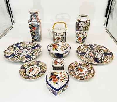 Set of Mixed Japanese Imari Porcelain. Set of 15 Pieces of Antique & Vintage Japanese Imari