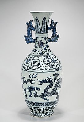 Large Chinese Blue & White Porcelain Vase (Chinoiserie). Large Chinese Hand-painted Cobalt Blue