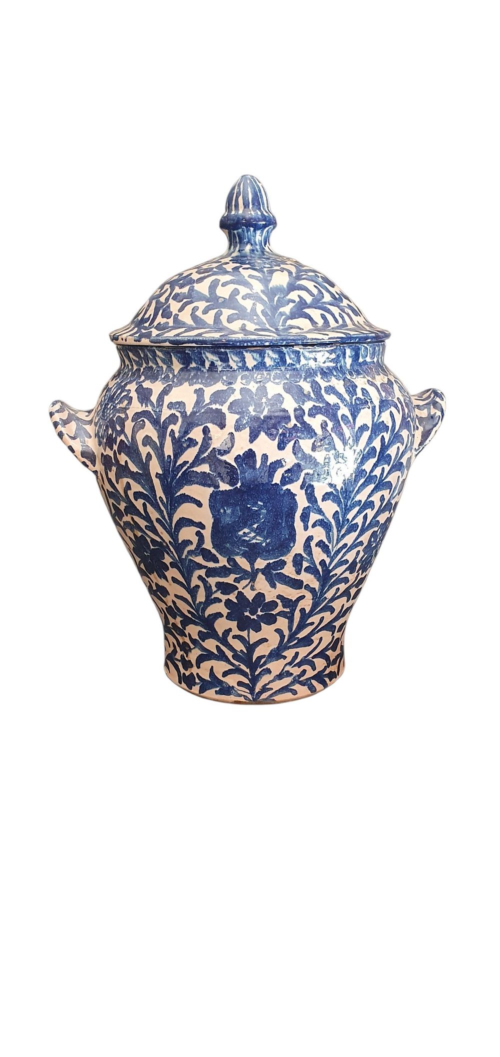 Orza , S.XIX - XX . Cerámica de Fajalauza - Granada con dos asas, vidriada o esmaltada en blanco y azul representando girasoles, granadas y pájaros. Con tapadera cornada por un pequeño penacho., lote 10
