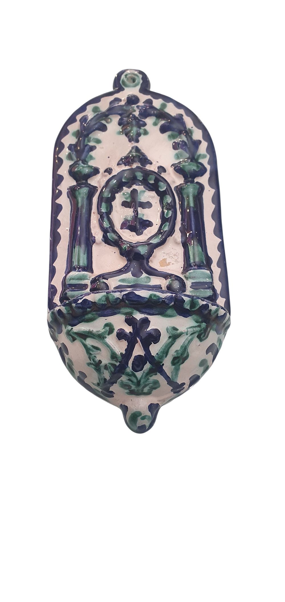 Benditera, S. XIX - XX. Cerámica de Fajalauza - Granada, vidriada o esmaltada en blanco, verde y azul representando una cruz central., lote 33