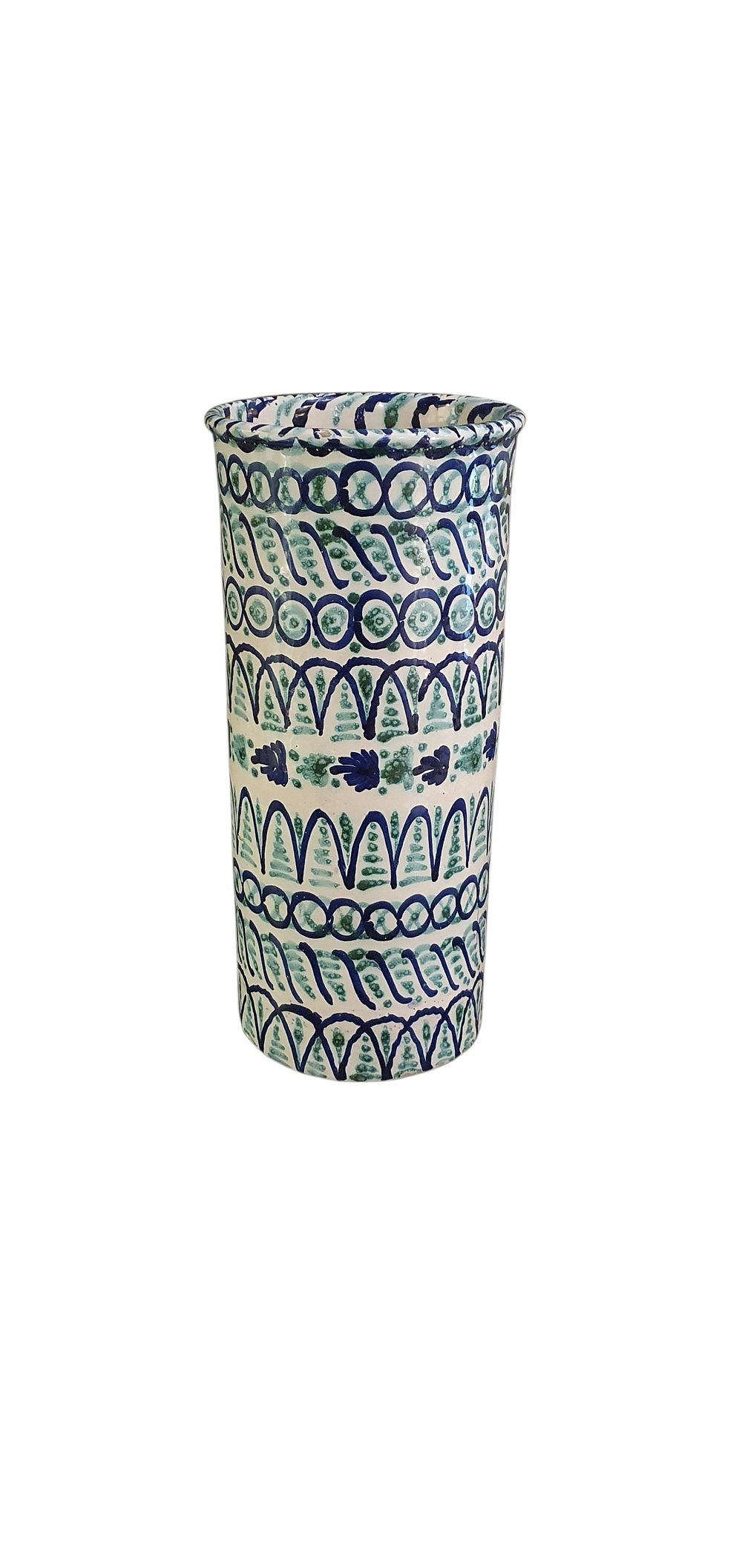 Paragüero, S. XX. Cerámica de Fajalauza - Granada, vidriada o esmaltada en blanco, verde y azul representando motivos geométricos., lote 43