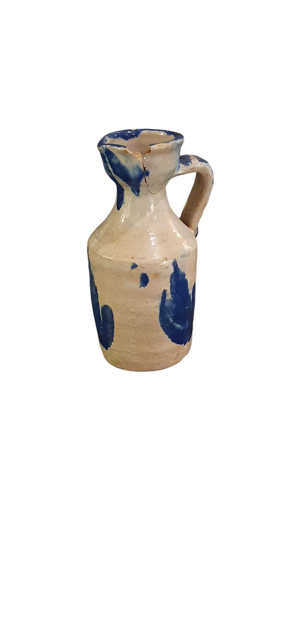Alcuza o jarra, S. XX.  Cerámica de Fajalauza - Granada, vidriada o esmaltada en blanco y azul., lote 47