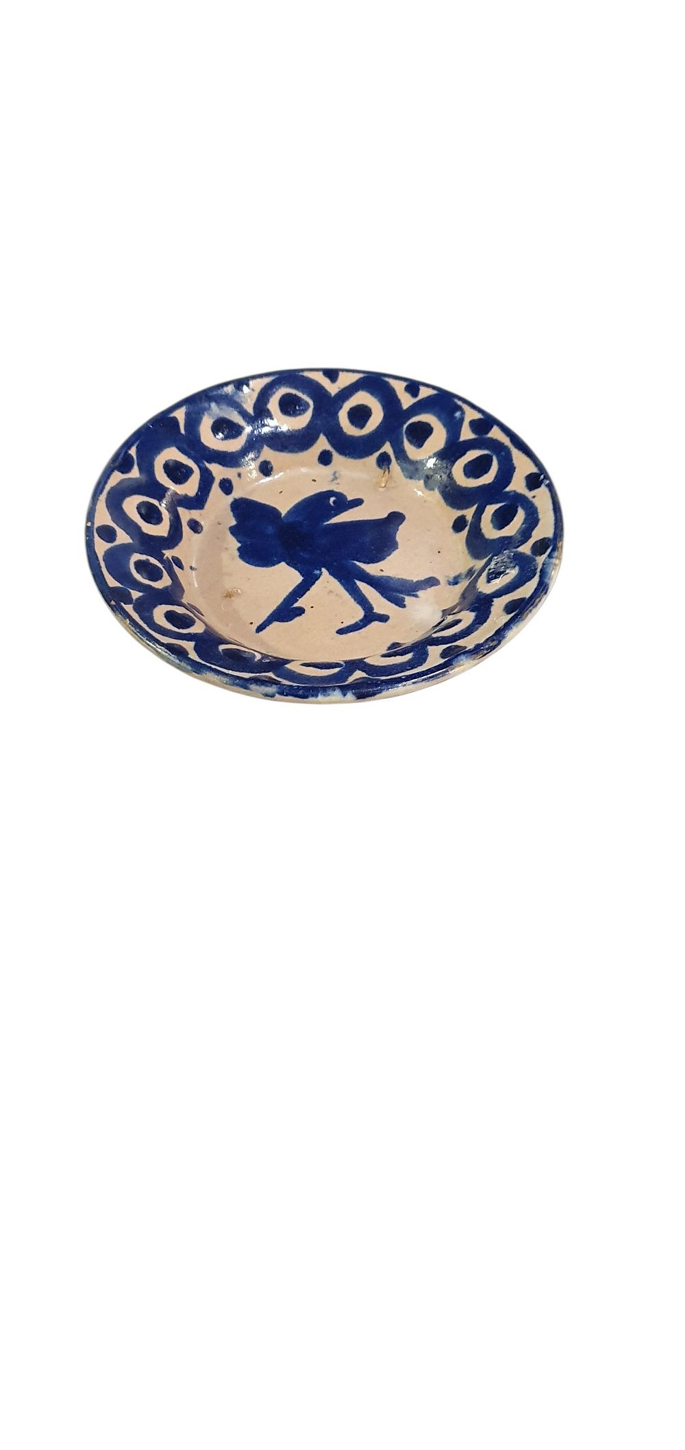 Braserillo o plato, S. XIX - XX. Cerámica de Fajalauza - Granada, vidriada o esmaltada en blanco y azul con un pájaro central y motivos geométricos en los bordes., lote 59